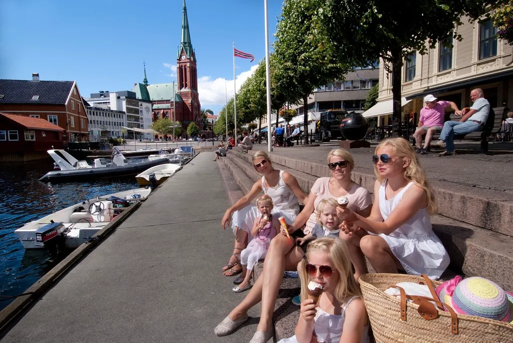 Boats and people eating ice cream along Pollen in Arendal