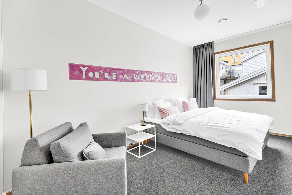 Deluxe-rom med sittegruppe ved vinduet