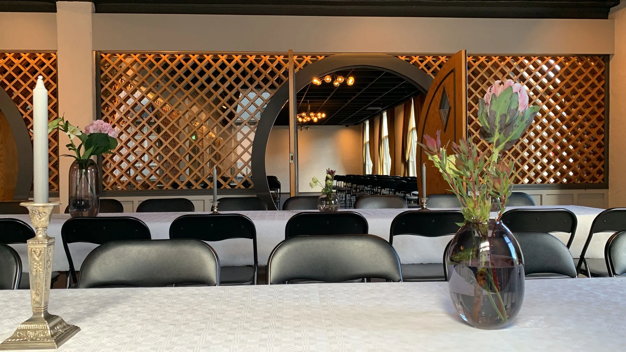 Meeting room with rows of chairs facing the screen